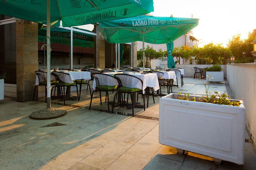 Downtown Private Rooms Mandic Supetar Ngoại thất bức ảnh