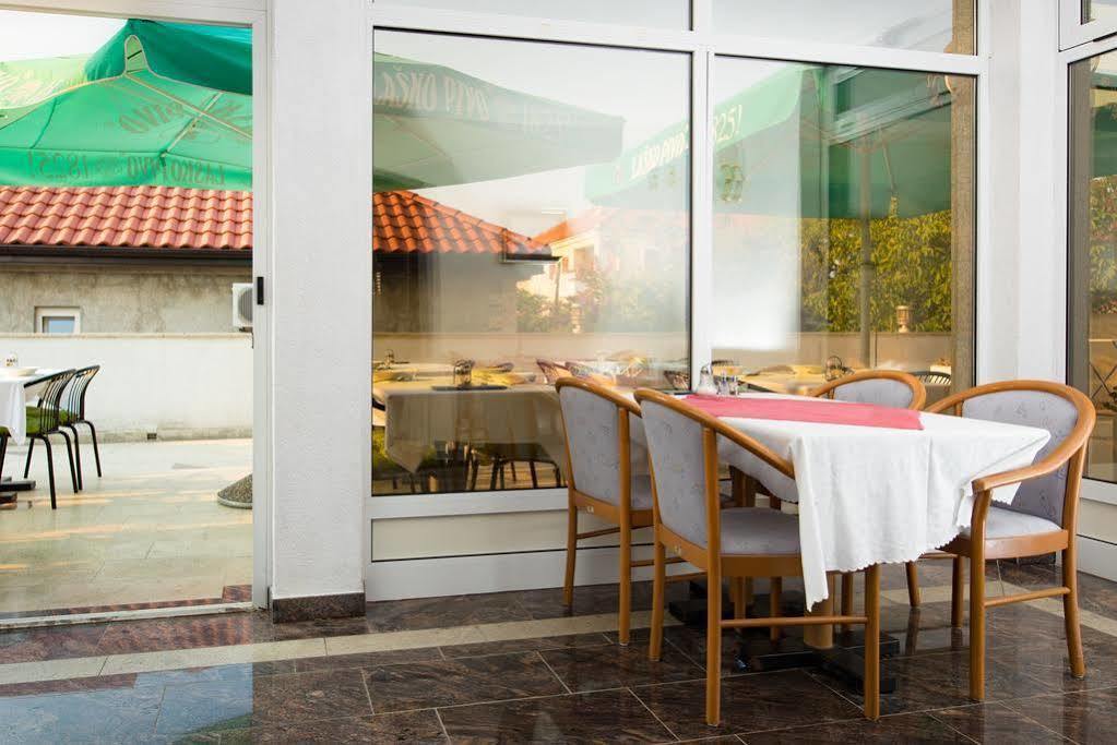 Downtown Private Rooms Mandic Supetar Ngoại thất bức ảnh