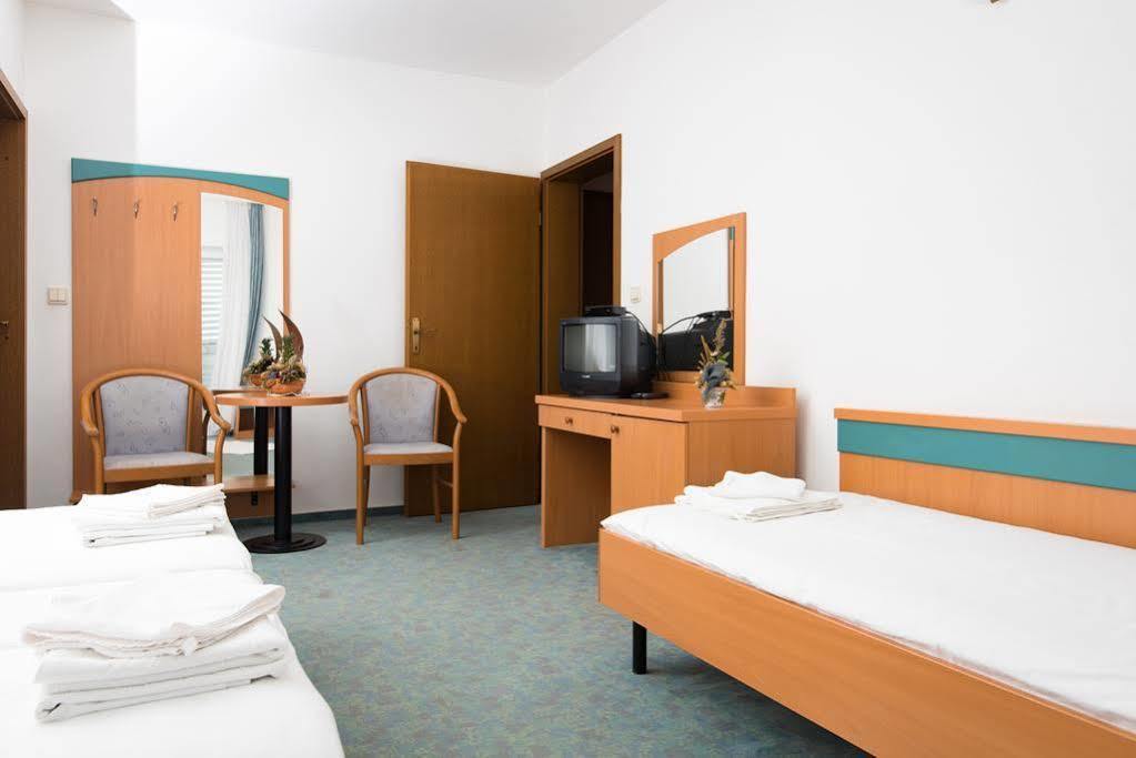Downtown Private Rooms Mandic Supetar Ngoại thất bức ảnh