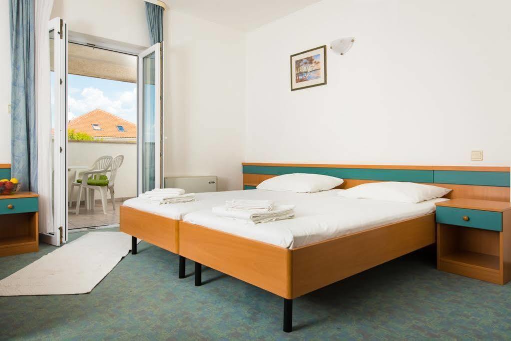 Downtown Private Rooms Mandic Supetar Ngoại thất bức ảnh