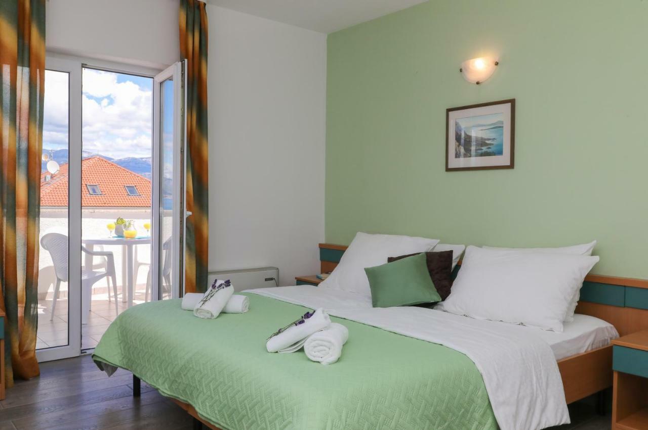 Downtown Private Rooms Mandic Supetar Ngoại thất bức ảnh