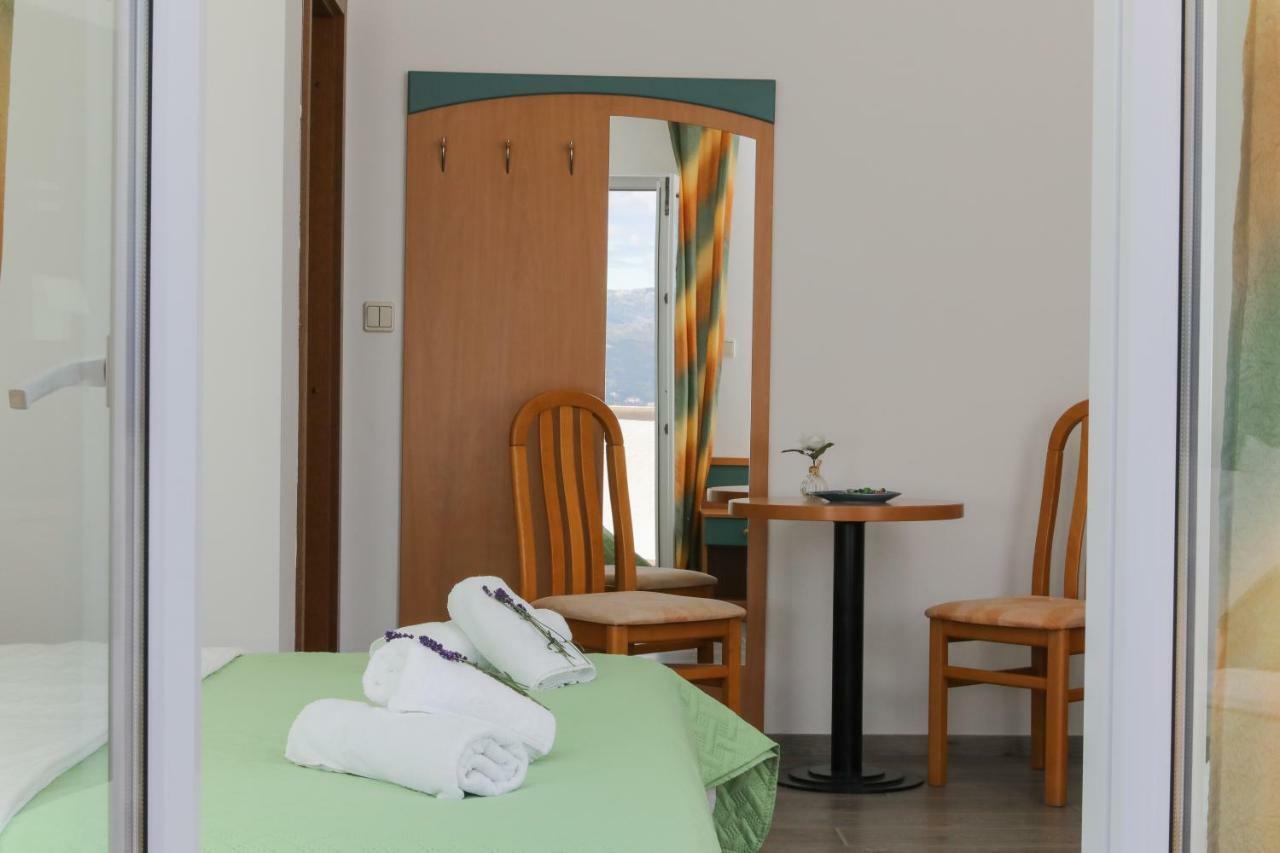 Downtown Private Rooms Mandic Supetar Ngoại thất bức ảnh