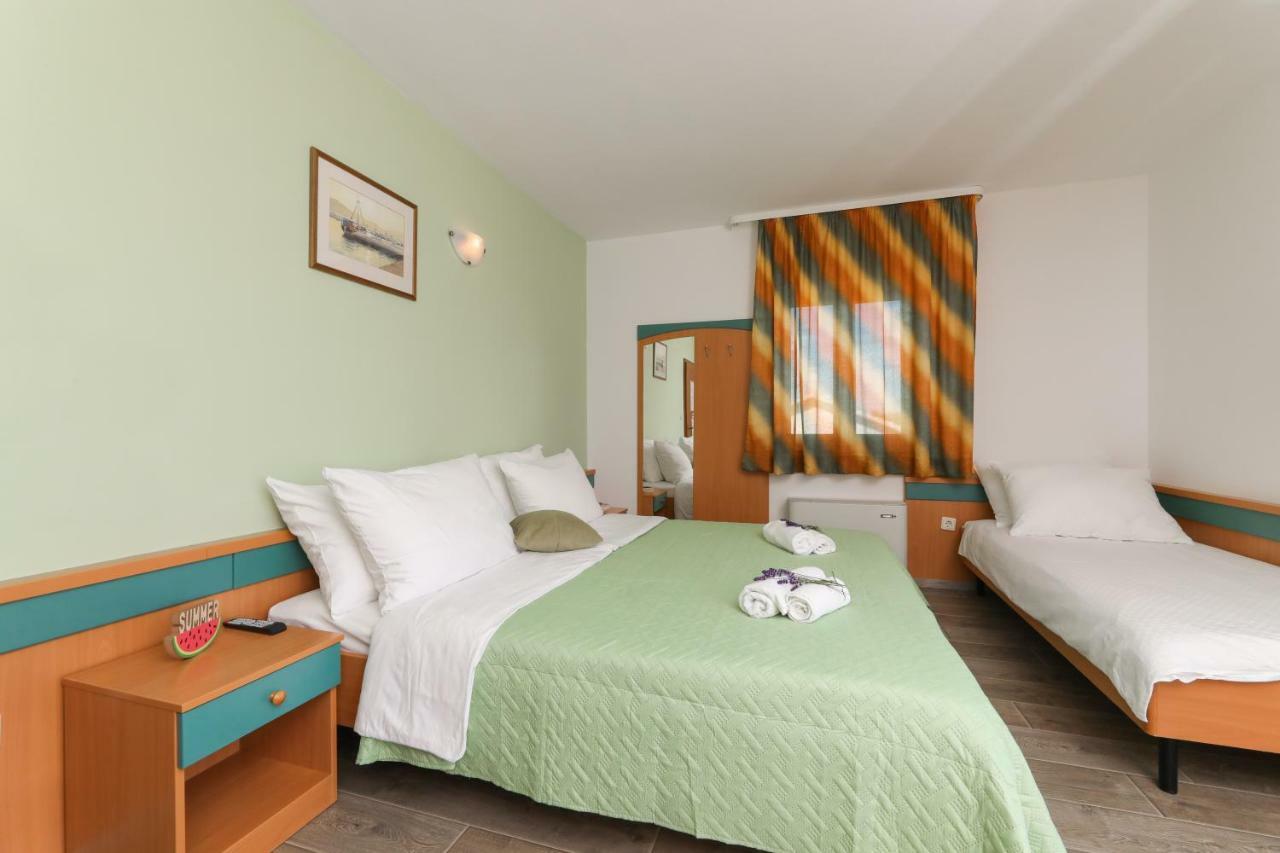 Downtown Private Rooms Mandic Supetar Ngoại thất bức ảnh